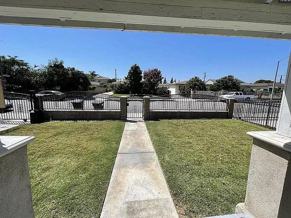 4th image of 2408 La Presa Ave