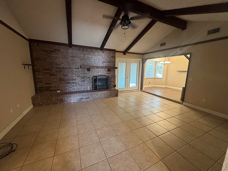 2113 Selma Dr — Photo 4