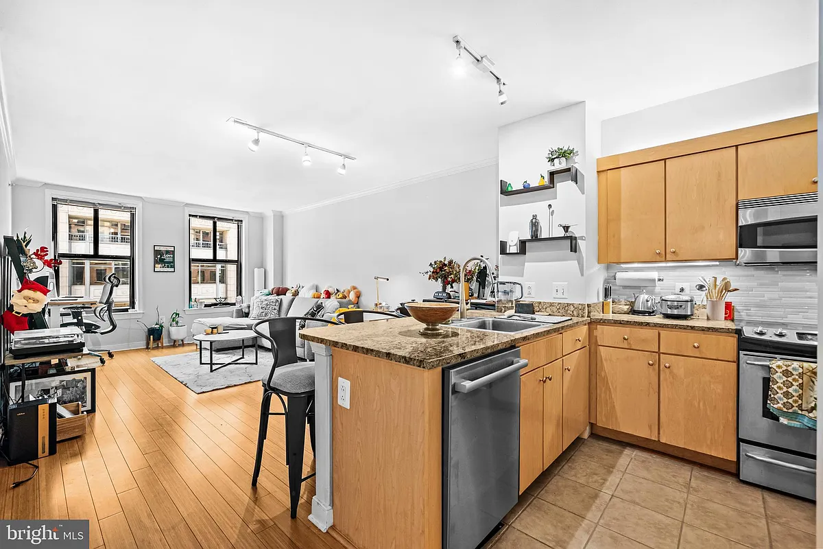 Building Photo - 631 D St NW #731