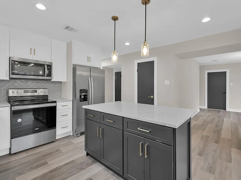 3526 Indian Forest Dr — Photo 2