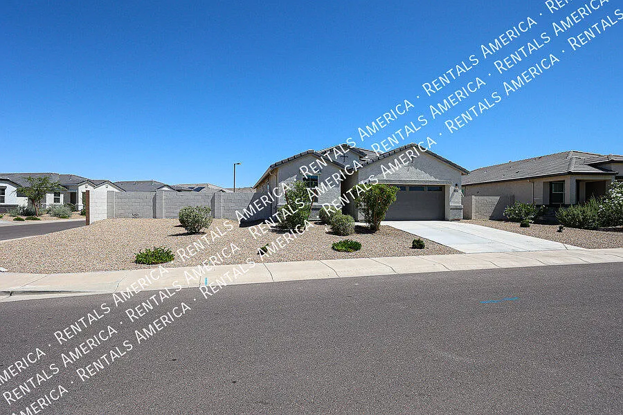 Available 4 bed 2bath Corner Lot Buckeye — Photo 3