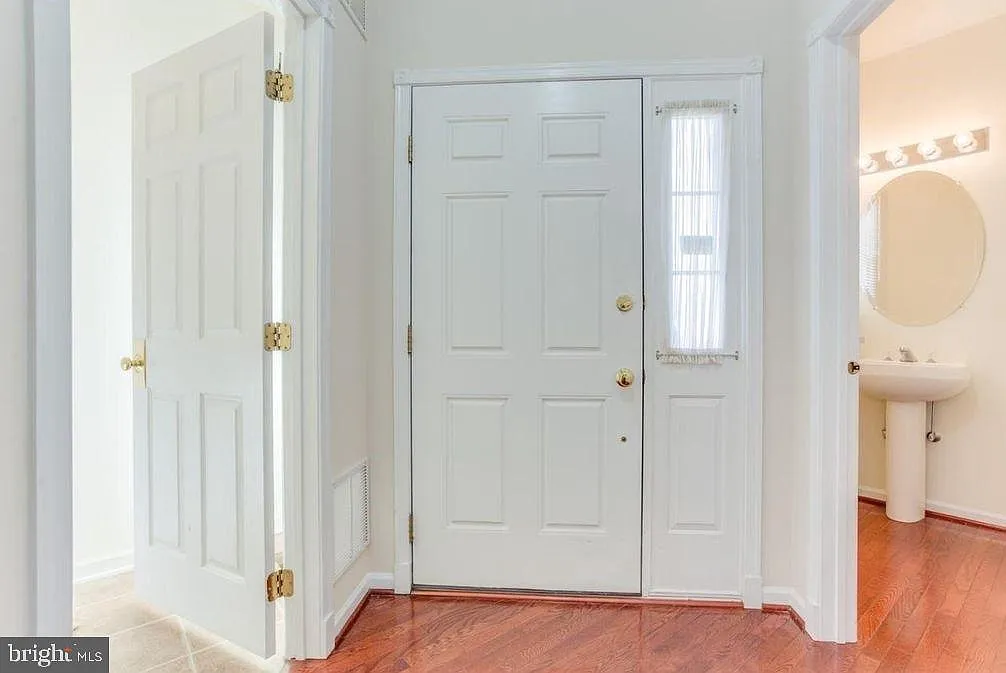3 bed, 2.5 bath, 2021 sqft, $3,900 — Photo 3