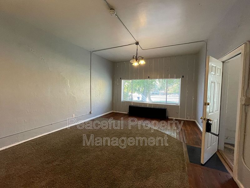 MG 347 South 800 East Salt Lake City, 84102 1 347 S 800 E Salt