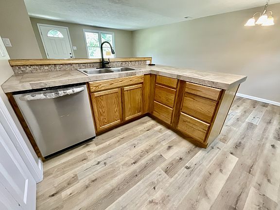 5th image of 1425 Durrett Ave