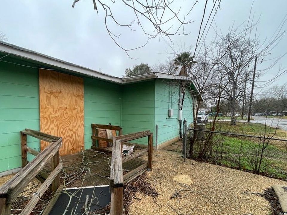 2nd image of 602 E Langley