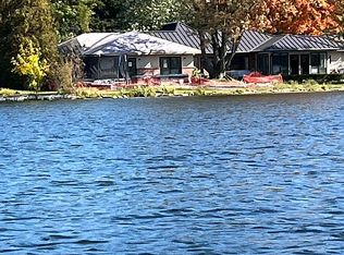 6904 Valley Spring Rd, Bloomfield Hills, MI 48301