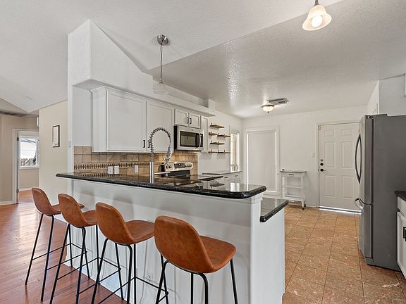 3rd image of 806 Christopher Ave