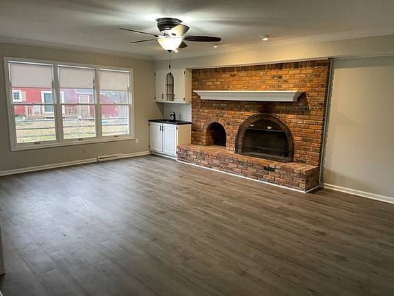 5th image of 2 Applewood Ct E