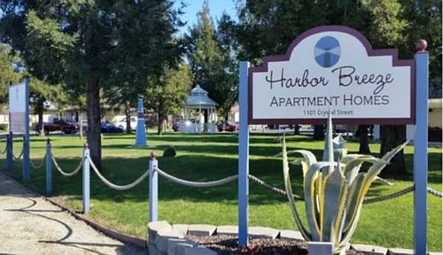 450 - Harbor Breeze Photo 1