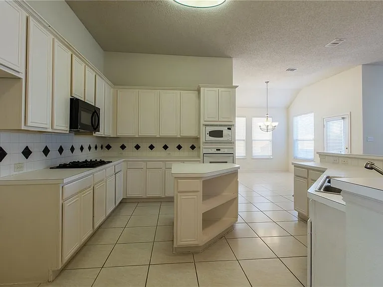 8216 Spring Valley Ln — Photo 8