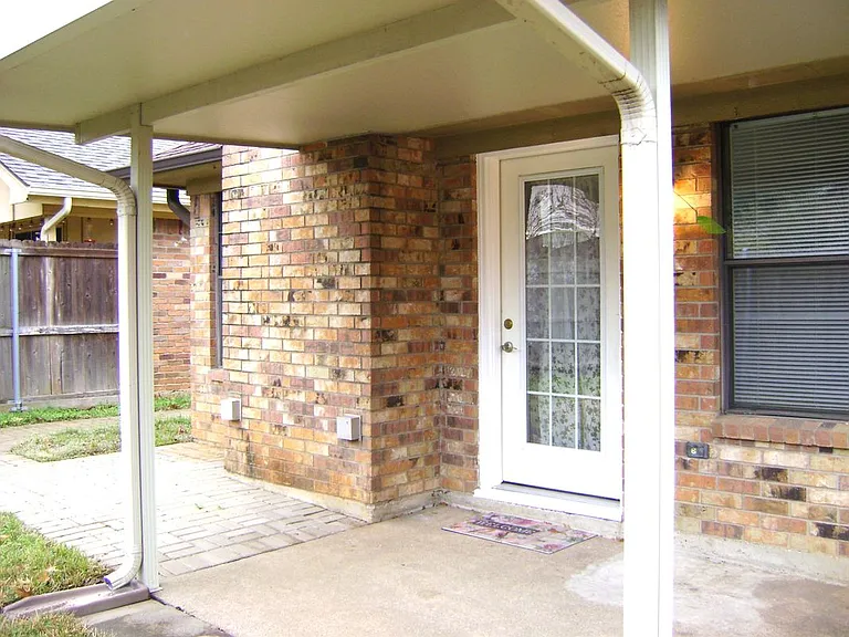 1714 Red Bud Ln — Photo 14
