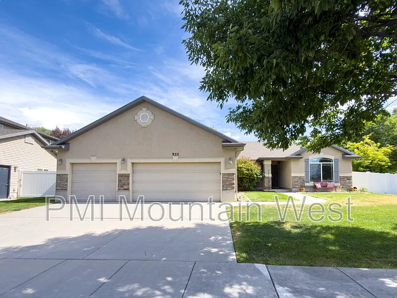 955 Alton Dr