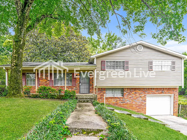 1701 Patricia Cir — Photo 1