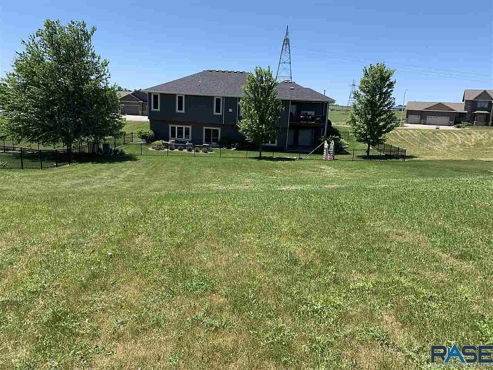 2nd image of 1913 W Tyler Cir