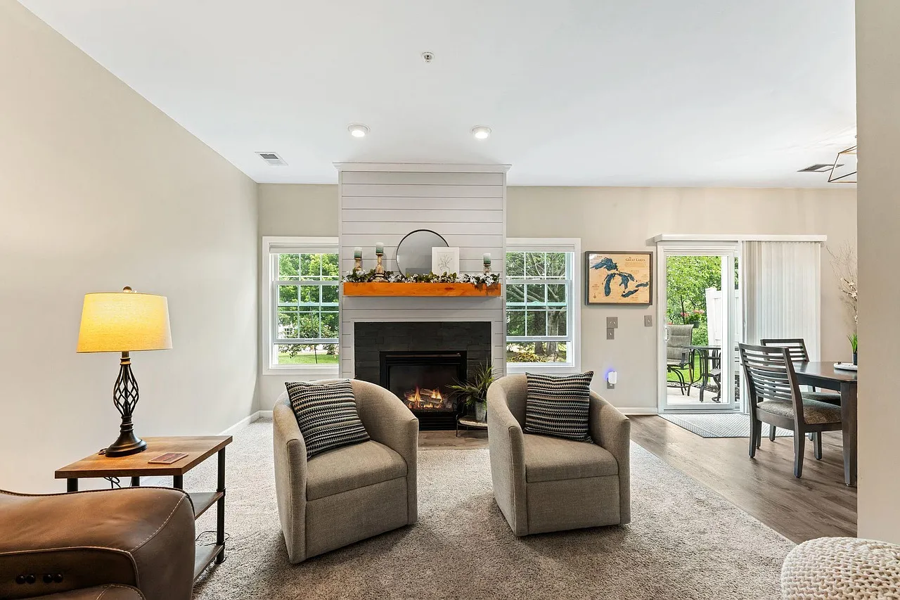 2 bed, 2.5 bath, 1612 sqft, $2,100 — Photo 2