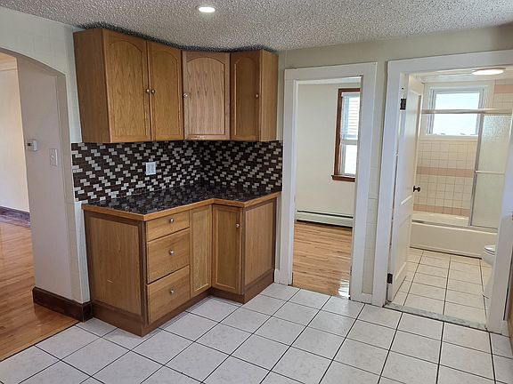 3rd image of 33 George St #2