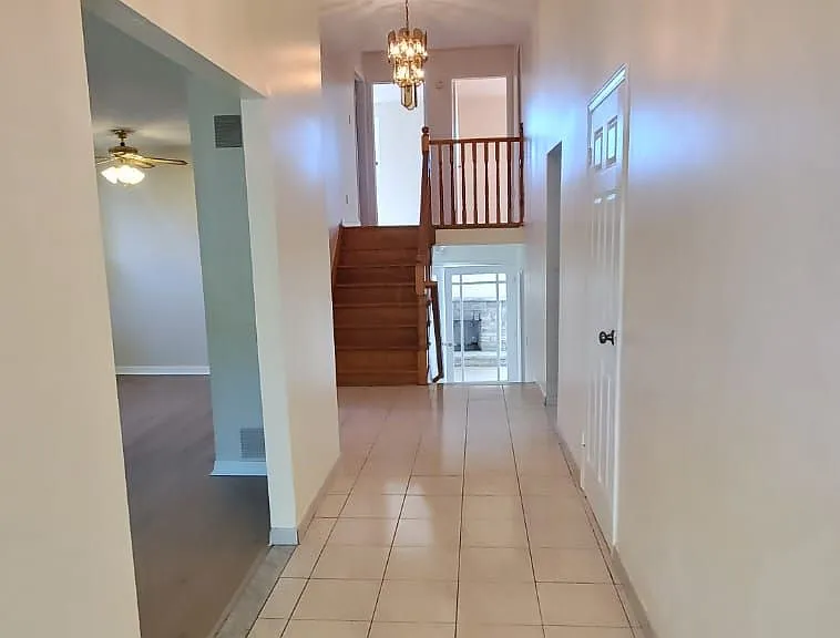 2406 Poplar Cres — Photo 4
