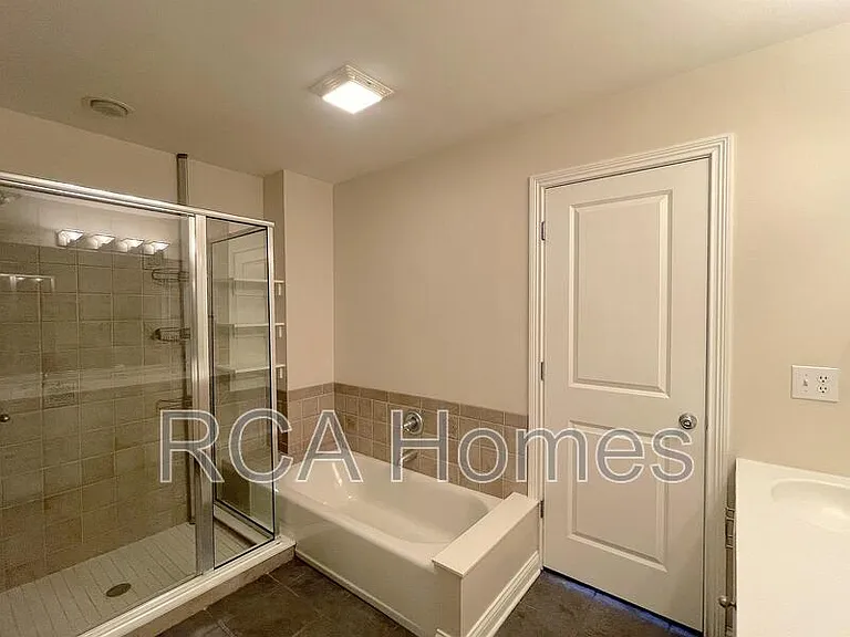 232 E Saint Joseph St #1 — Photo 14