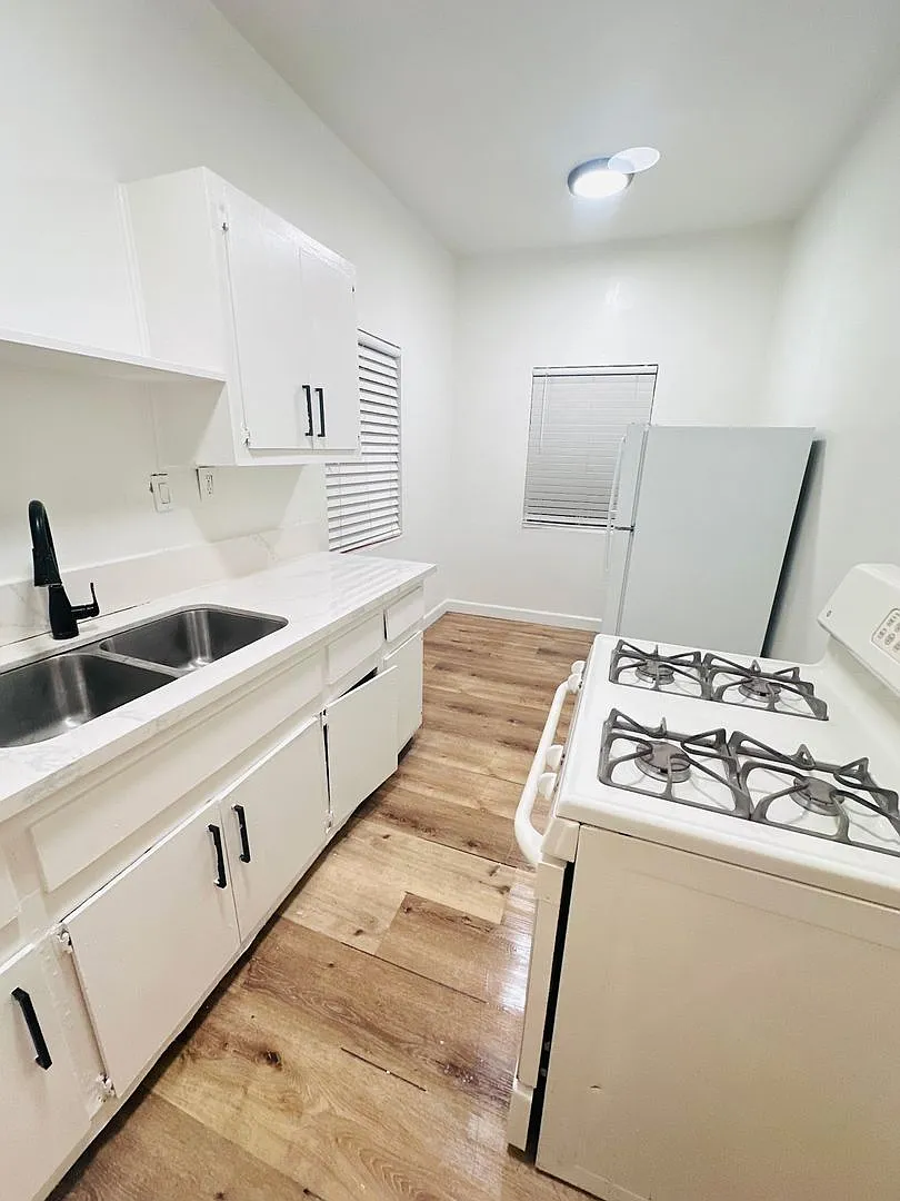 6717 S. San Pedro St. — Photo 1
