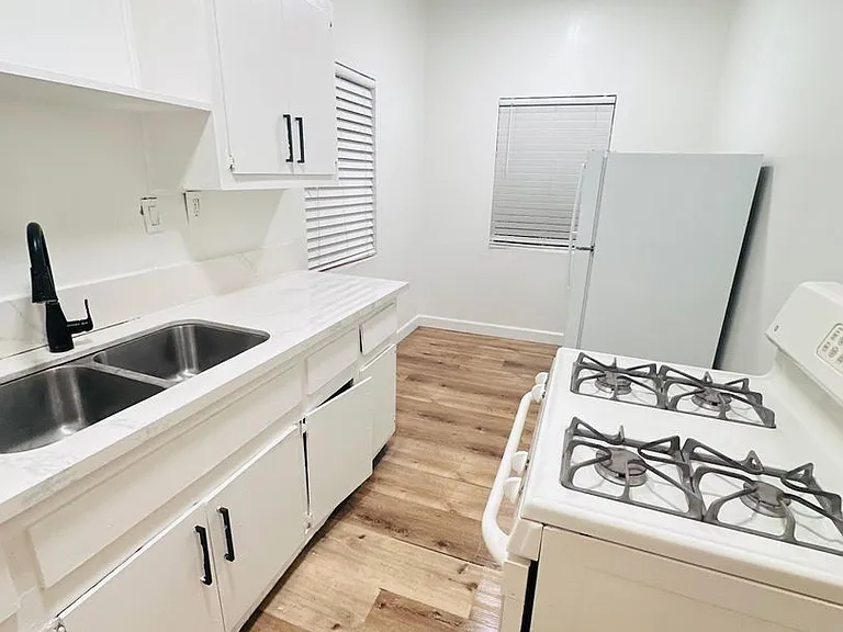 6717 S San Pedro St — Photo 1
