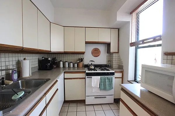 Rented by Compass | media 6