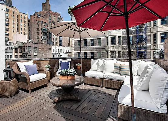 Sold by Warburg | media 1