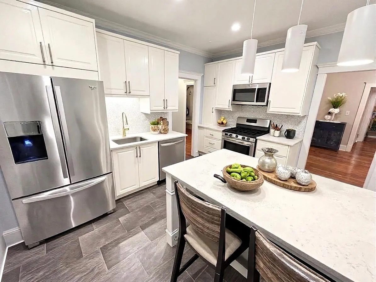 3 bed, 1400 sqft, $2,700 — Photo 3