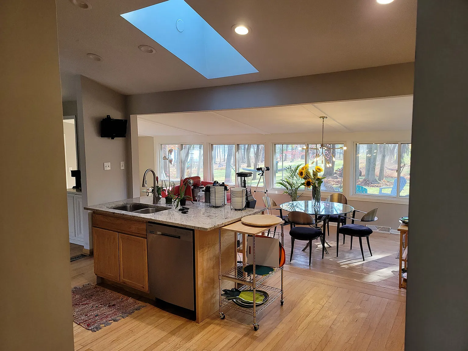 5 bed, 2780 sqft, $4,940 — Photo 2
