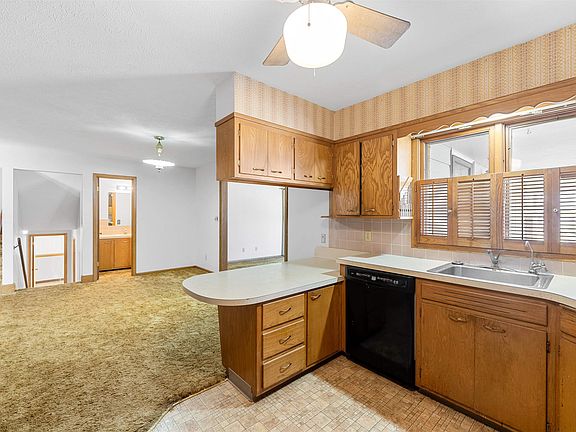 3rd image of 2042 Quincy Cir