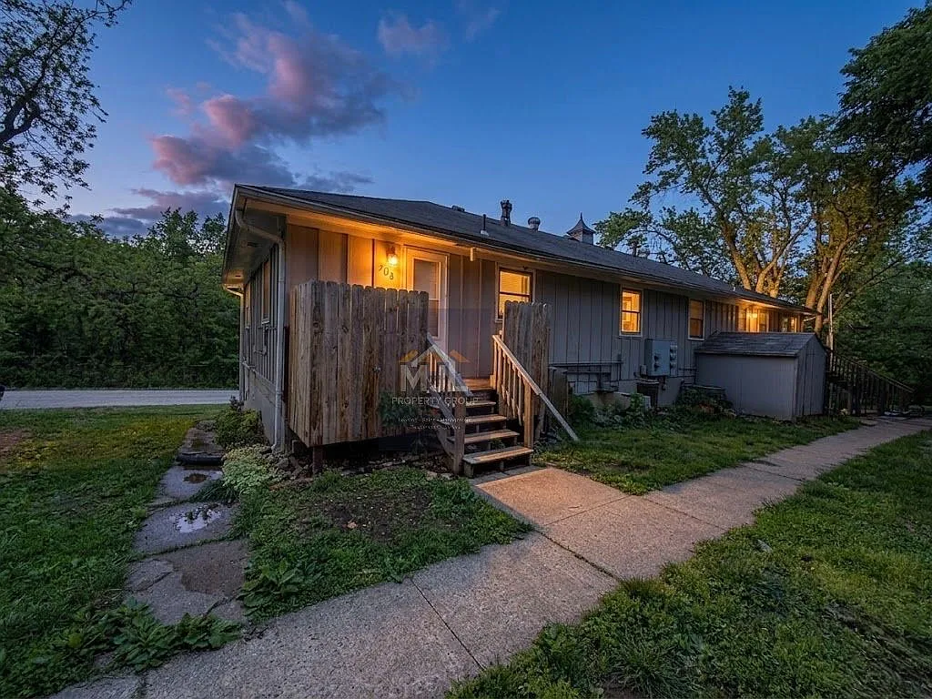 Building Photo - 708 N Willow Ave