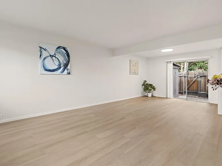 1577 Drake Dr — Photo 8