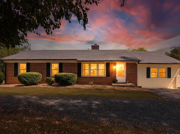 1064 Ladd Rd, Waynesboro, VA 22980