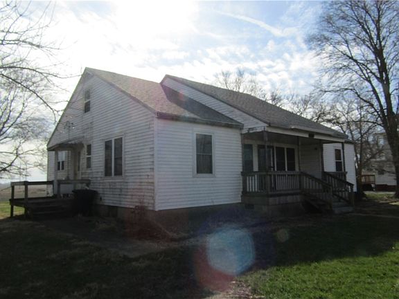 3rd image of 41681 Main St