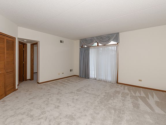 3rd image of 11036 Jodan Dr APT 2D