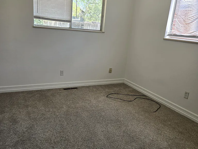 1714 Larch St — Photo 6