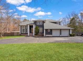133 Washington Ave, Holtsville, NY 11742