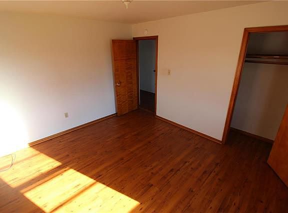 4th image of 536 E 9th St