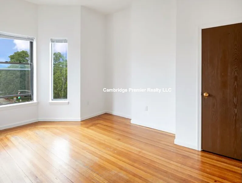 2 bed, $3,400 — Photo 4
