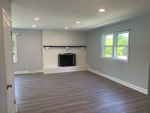 Large Living room with Fireplace