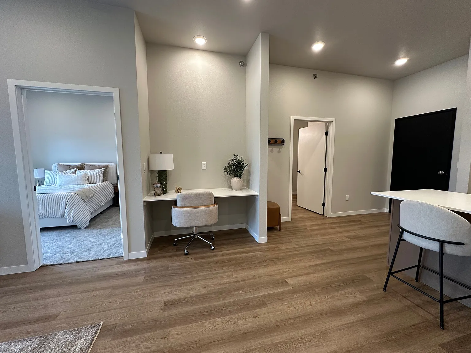6320 Ridgeland Drive — Photo 2