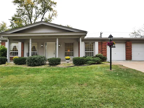 1520 Surf Side Dr, Saint Louis, MO 63138