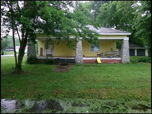 303 E Nichols St — Photo 1