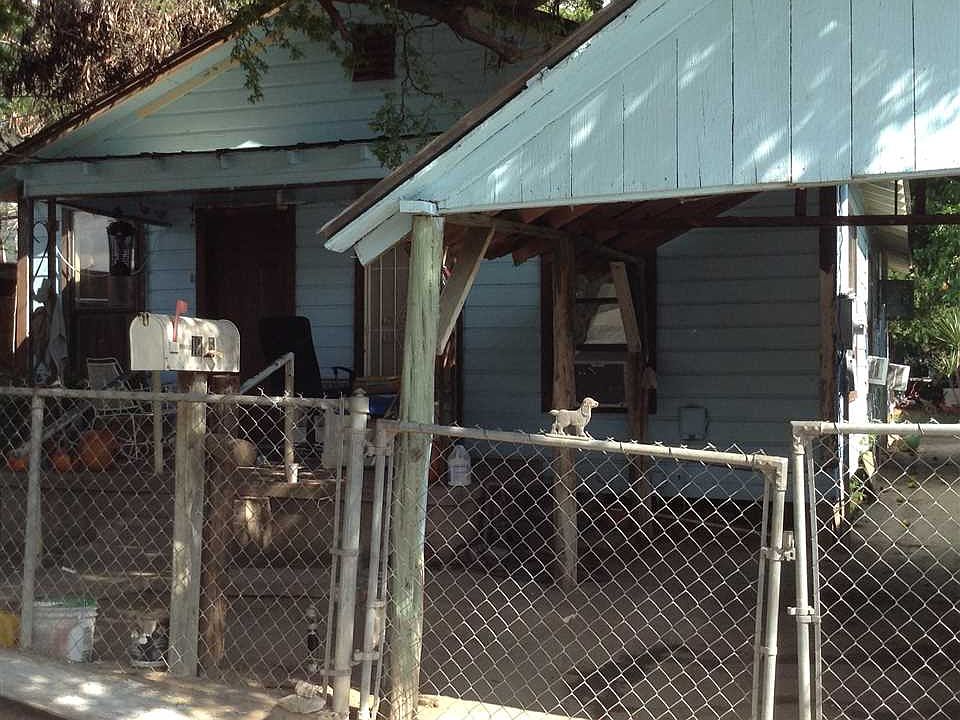 2nd image of 1805 Flores Ave