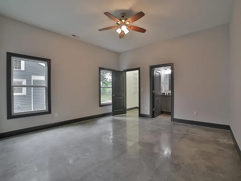 2411 Vine St — Photo 11