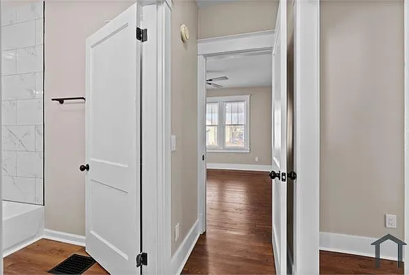220 Clay St — Photo 24