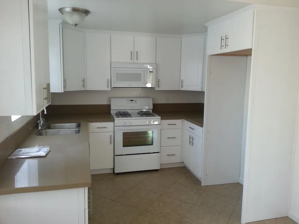 New kitchen, counters, DW, Oven, MW