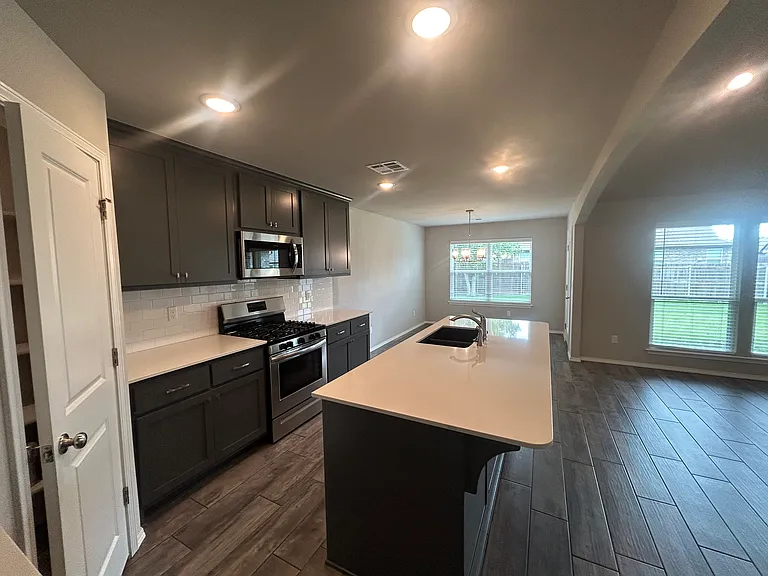 1502 E Utica Pl — Photo 5