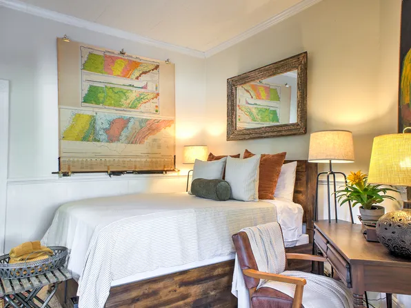 145 Melrose Ave #A, Tryon, NC 28782