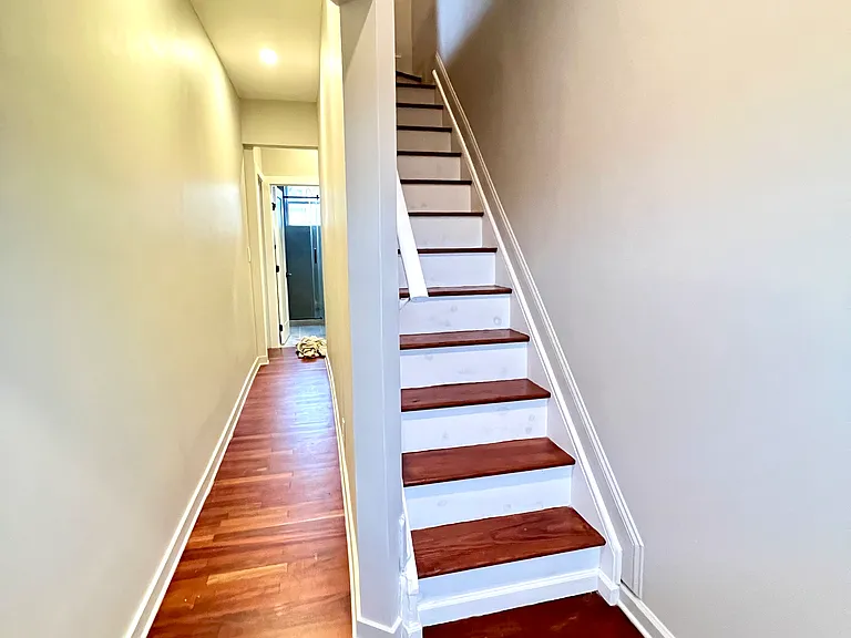 25 Whitman Ave — Photo 17