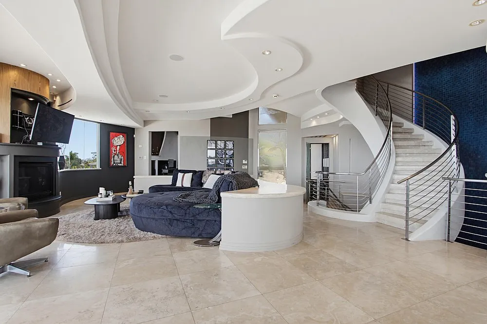 5 bed, 6800 sqft, $26,000 — Photo 3